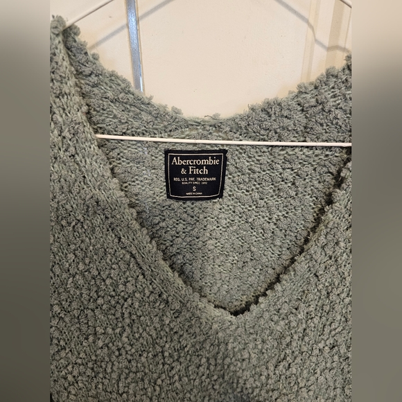 Abercrombie boucle sweater size small - Picture 2 of 3